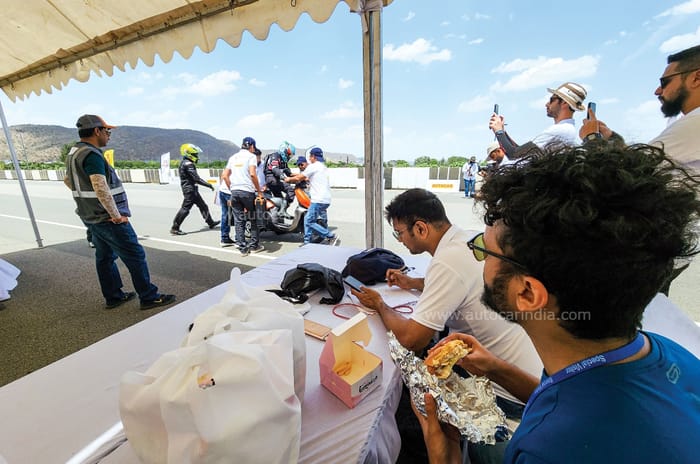 Feature: Smashing a Guinness World Records Title on a Vida V1 Pro